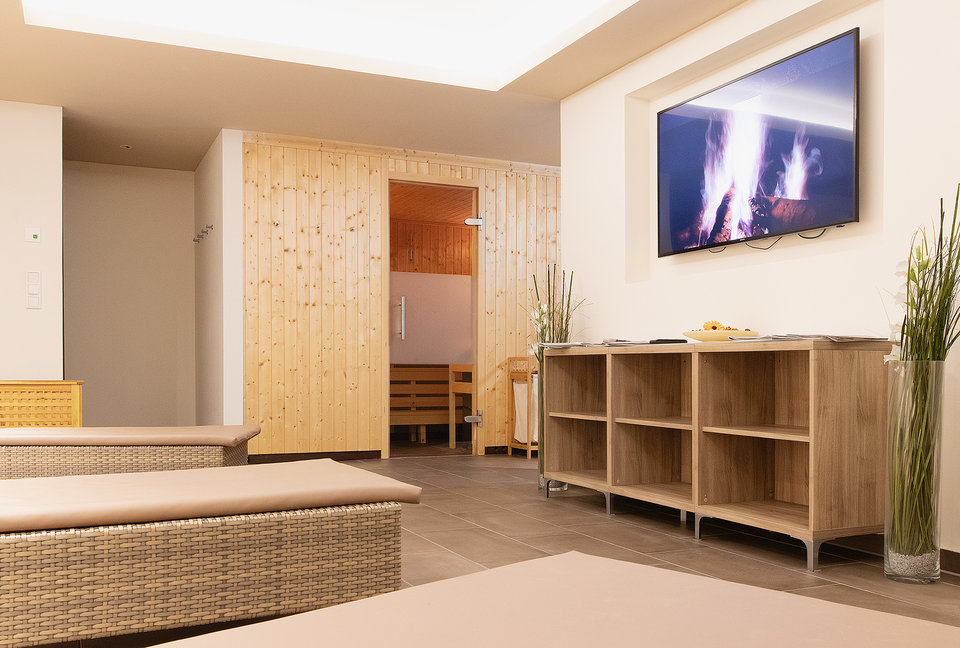 Saunabereich im Hotel Susato - Raumübersicht mit Fernseher