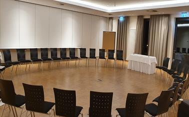 Meeting room in the Hotel Susato - circle of chairs